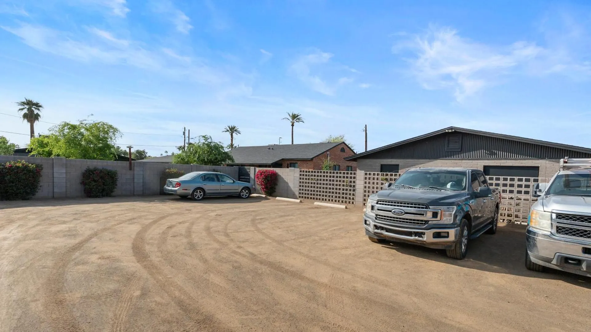 Biltmore 2Br Bungalow #2 - Workspace, Free Parking, Laundry, Patio! فينيكس 0*,