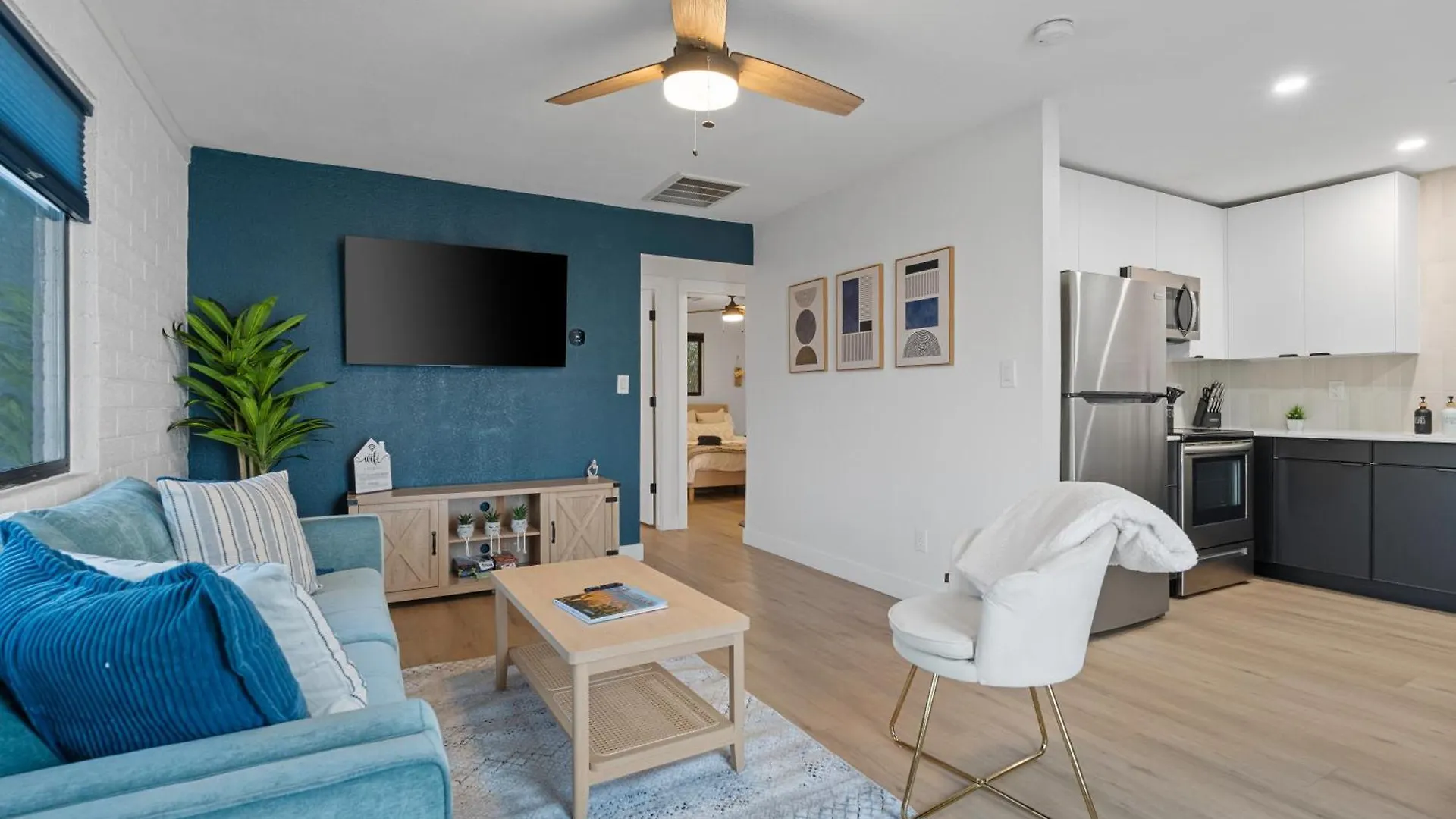 Biltmore 2Br Bungalow #2 - Workspace, Free Parking, Laundry, Patio! فينيكس