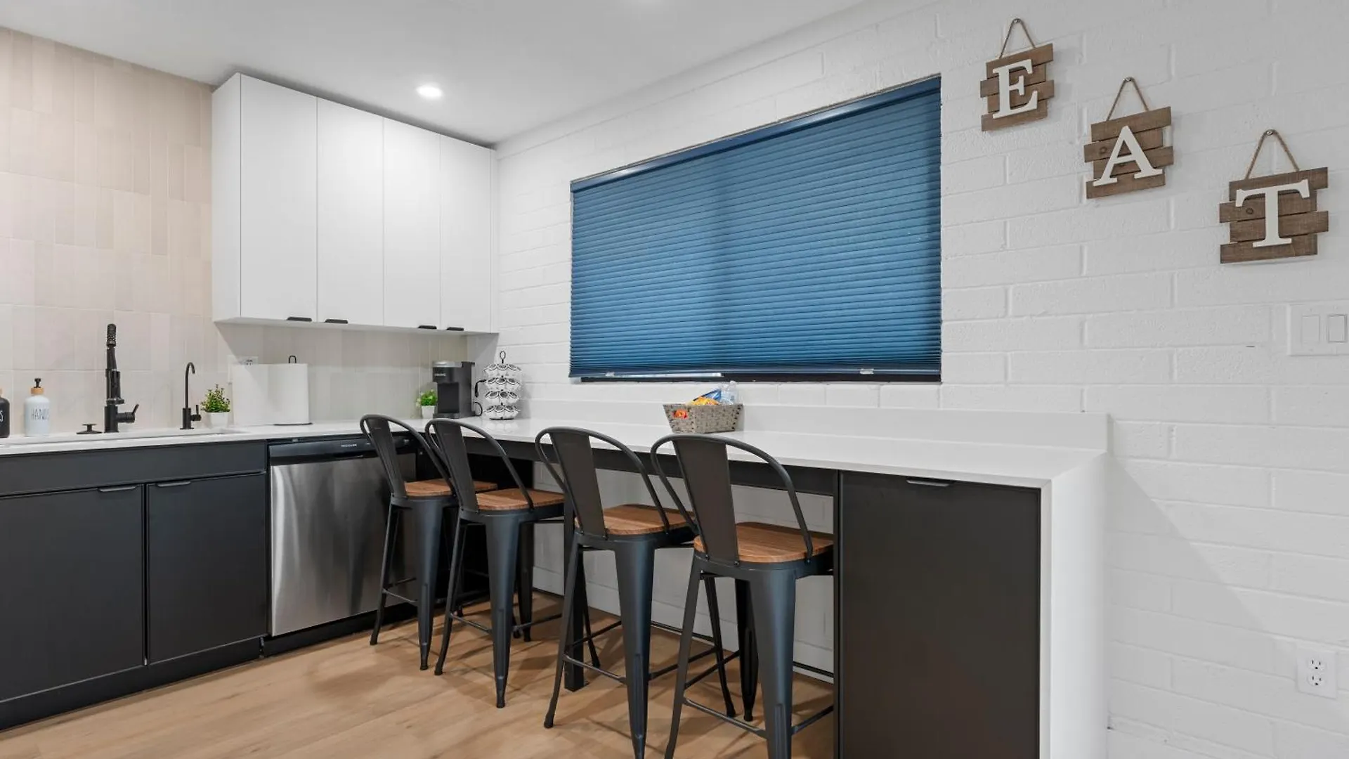 Biltmore 2Br Bungalow #2 - Workspace, Free Parking, Laundry, Patio! فينيكس